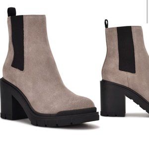 NEW IN BOX MARC FISHER Vanlisa Chelsea Boot